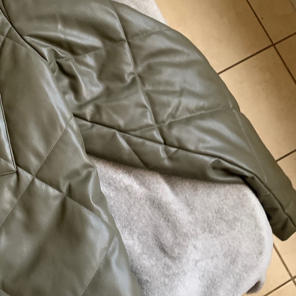 Calvin Klein brand new Quilted pleather puffer. It is a xl. - Picture 8 of 11